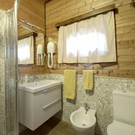 Chalet Spacious In With Swimming Pool *