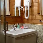 Alpine Getaway In Tuscany شاليه *