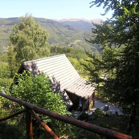 Chalet Spacious In With Swimming Pool
